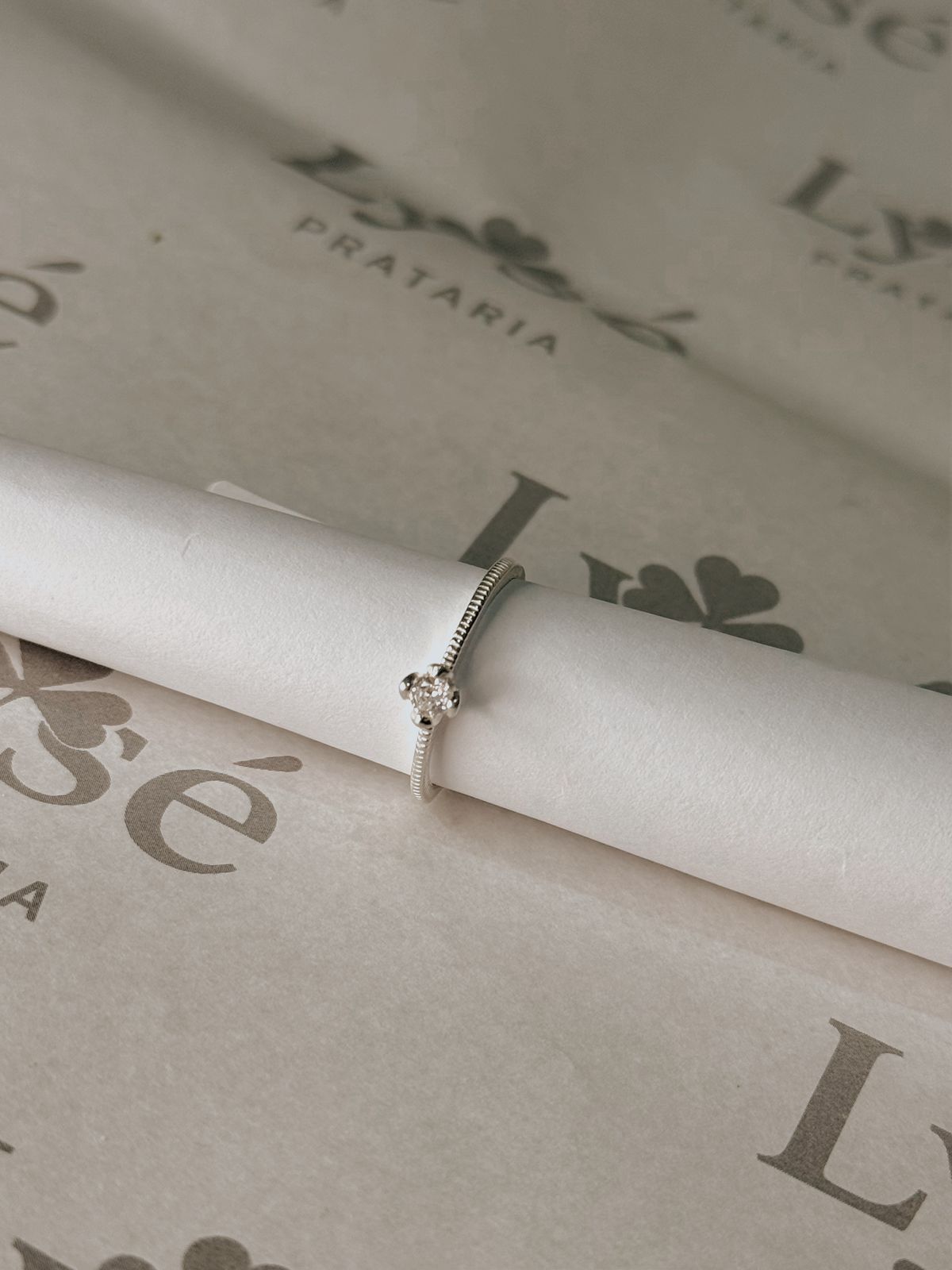 Anel de Prata 925 Solitário Detalhado