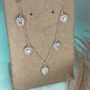 GARGANTILHA COM 5 CORAÇÕES