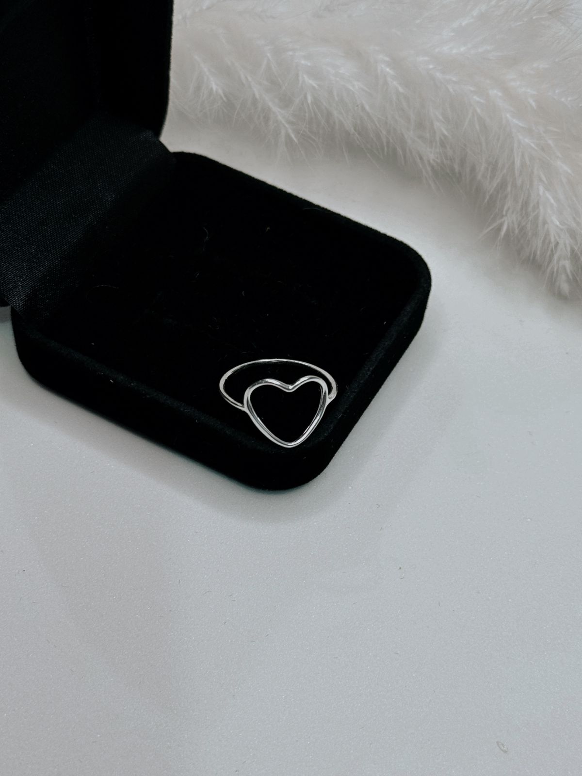 ANEL CORAÇÃO GRANDE VAZADO LISO