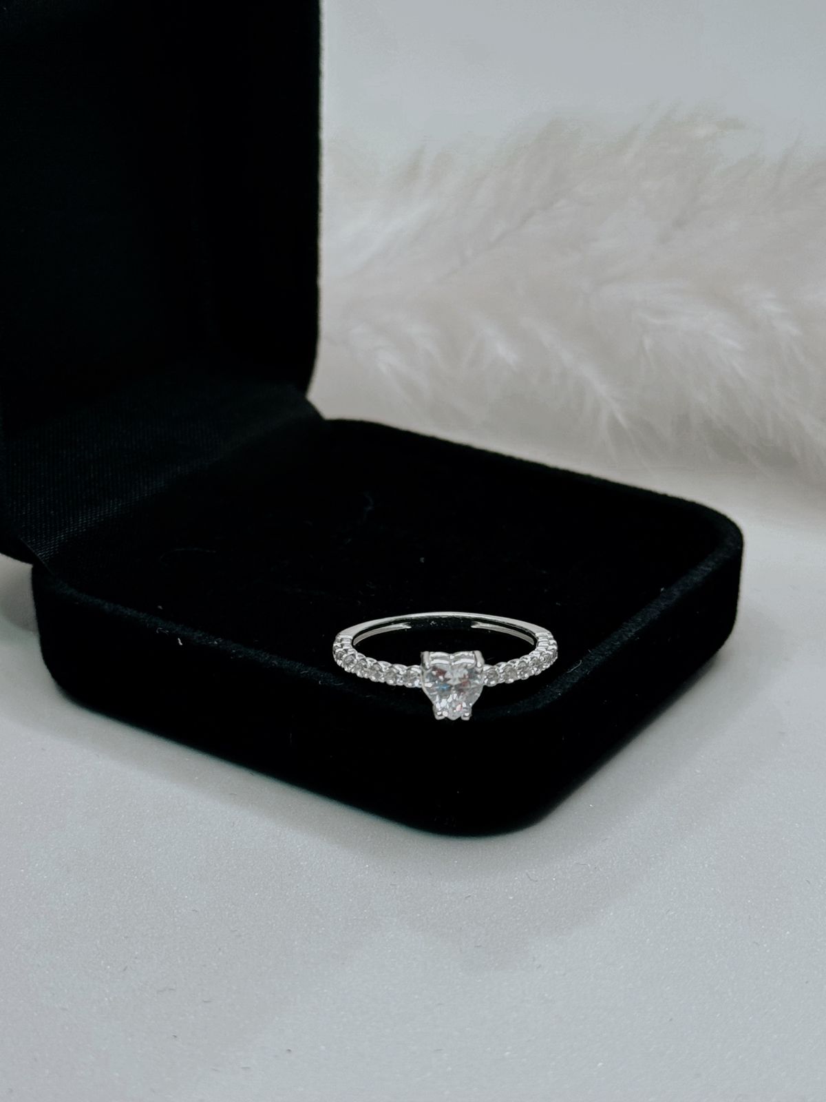 ANEL SOLITARIO CORAÇÃO NO CENTRO