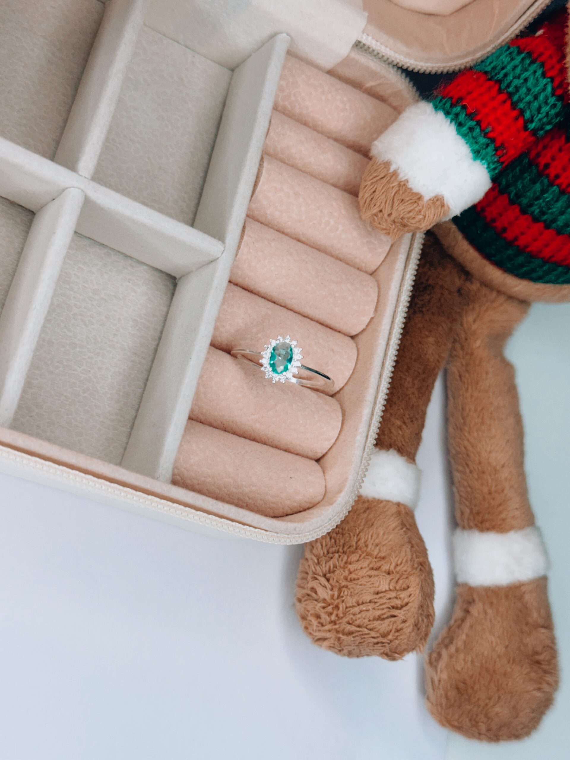 ANEL SOLITÁRIO OVAL TURMALINA