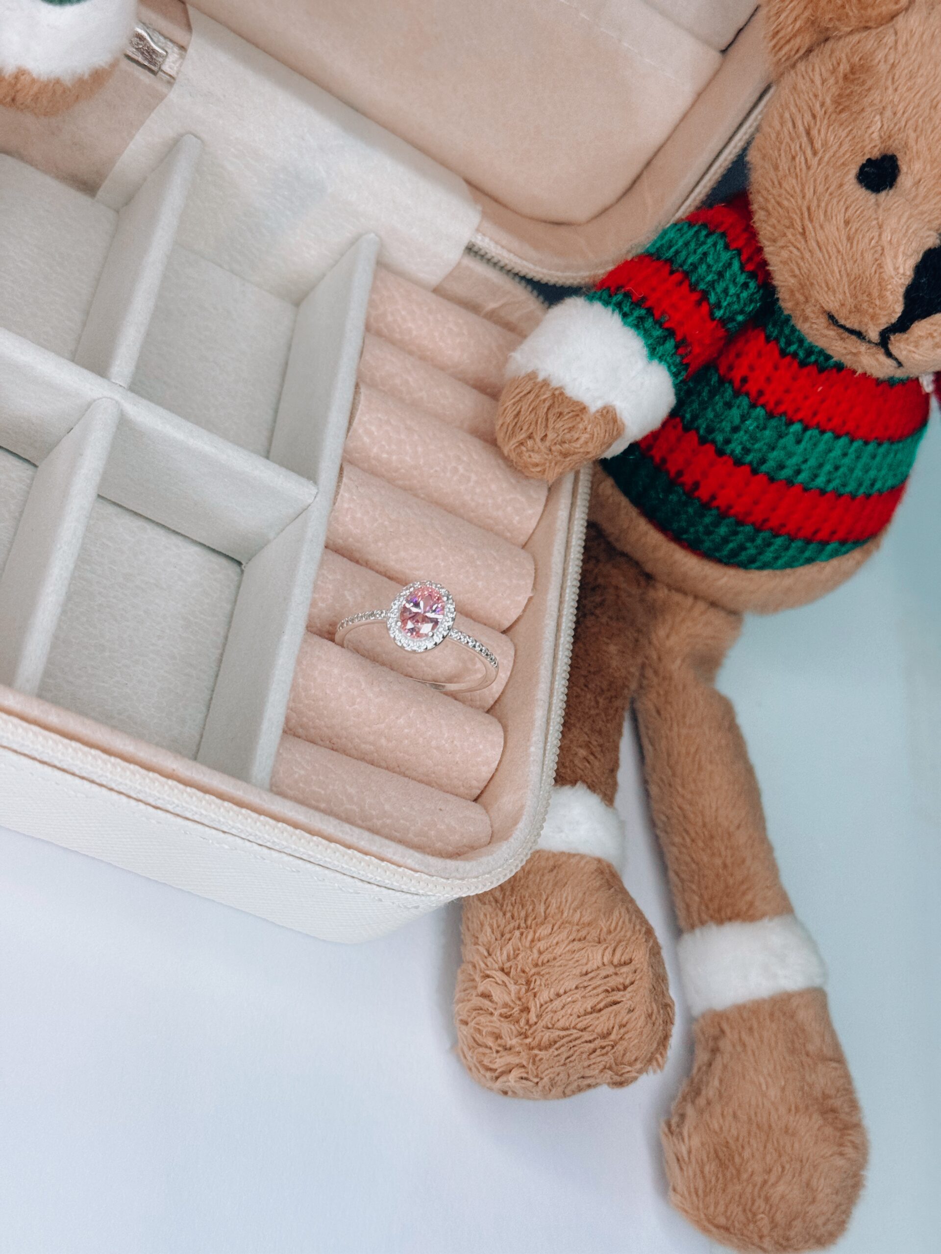 ANEL OVAL SOLITÁRIO ROSA