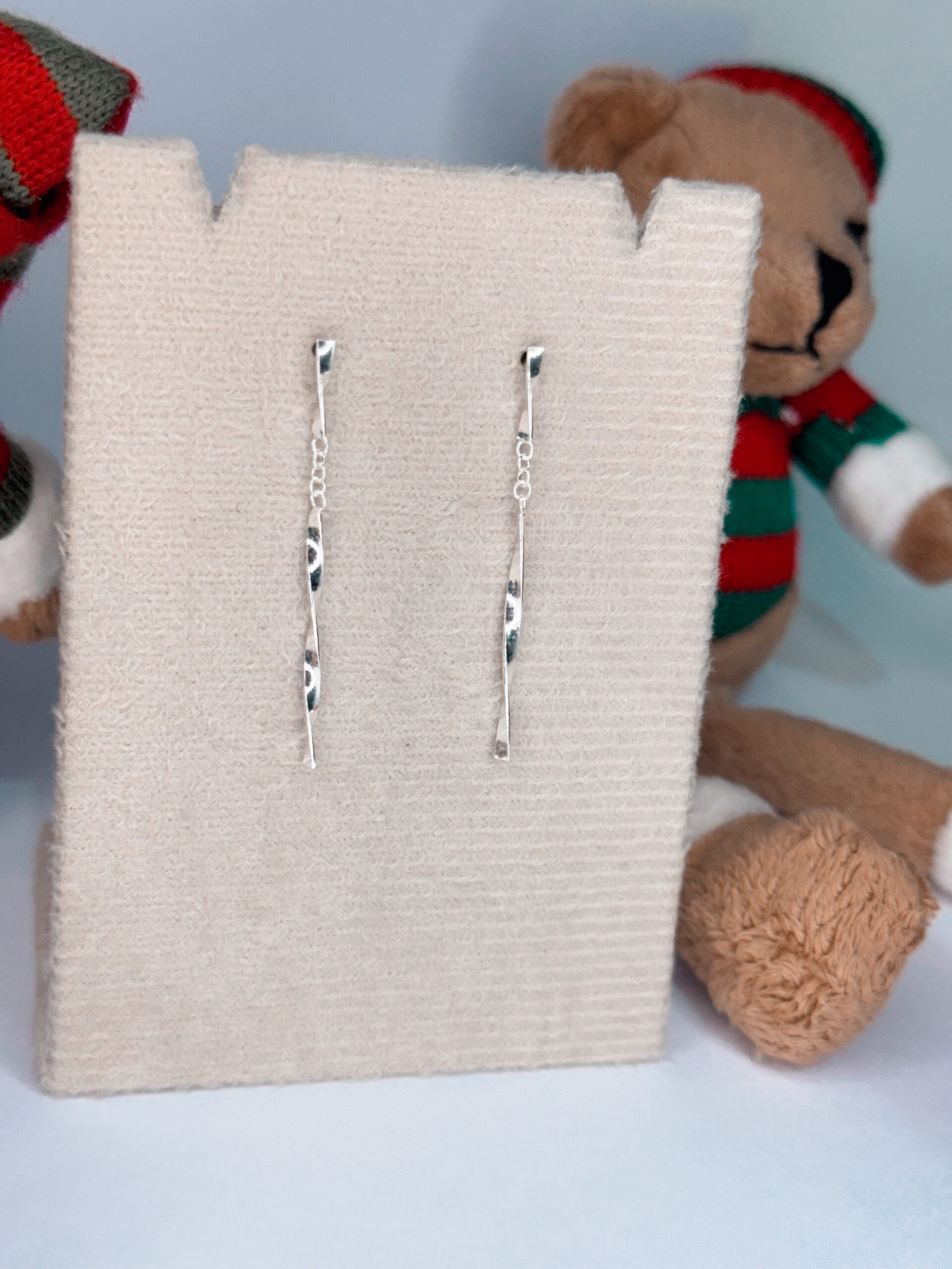 BRINCO PLAQUINHA TORCIDO PEND. LISA