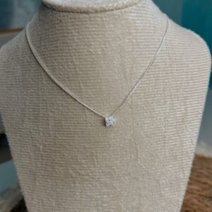 GARGANTILHA PEDRA QUADRADA P