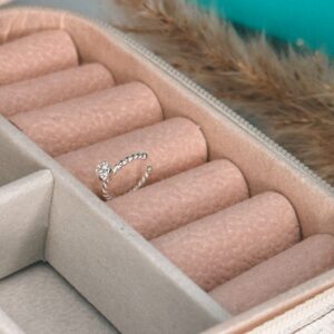 PIERCING PONTO DE LUZ