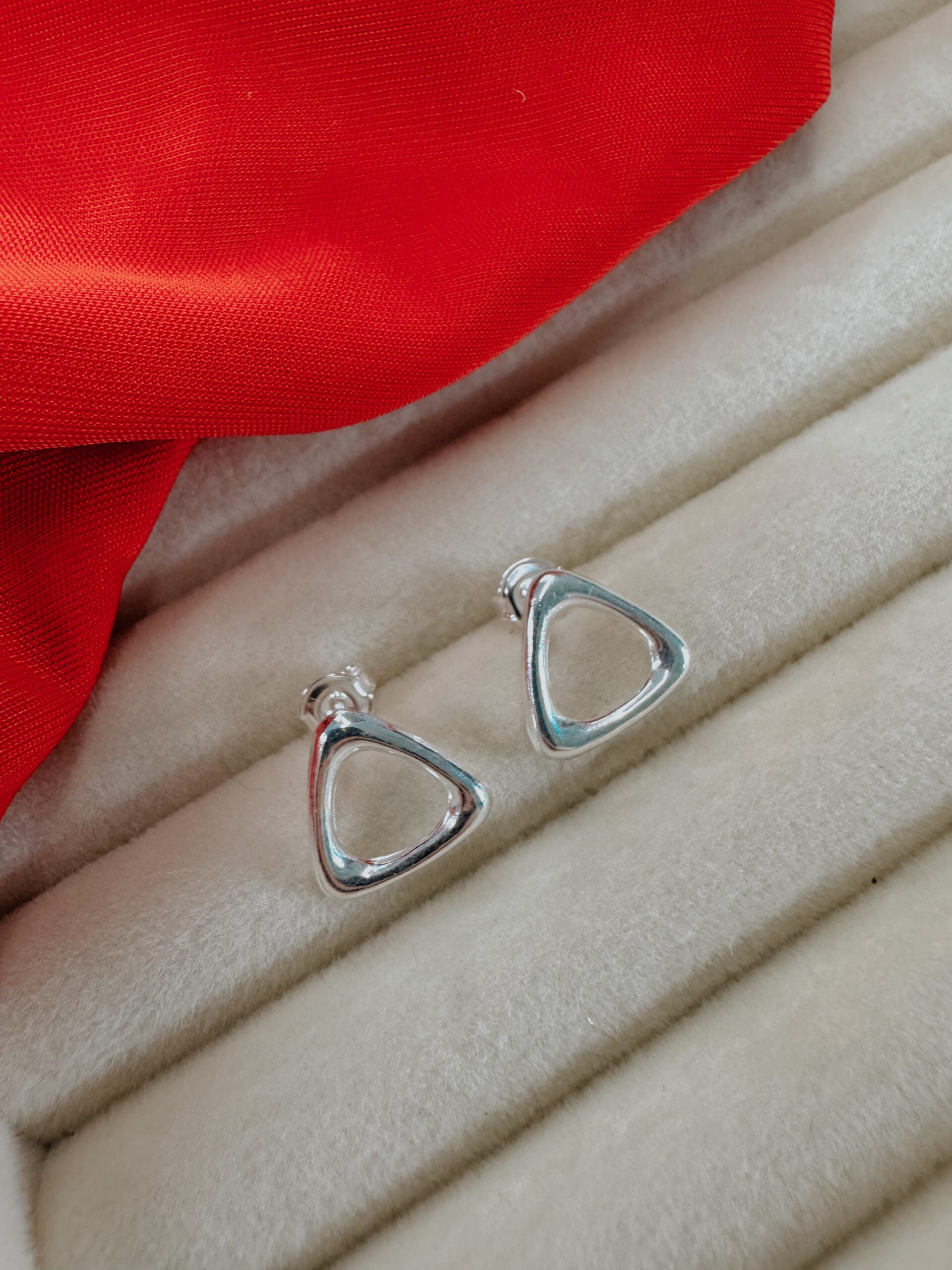 BRINCO TRIÂNGULO ABAULADO