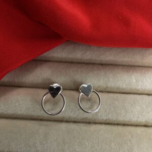 BRINCO CÍRCULO FIO REDONDO E CORAÇÃO DE PRATA