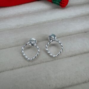 BRINCO QUADRADO VAZADO FIO TORCIDO DE PRATA